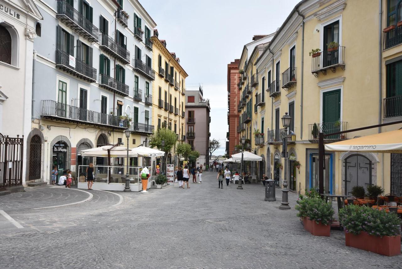 Bed and Breakfast La Dimora Del Barone Salerno Exterior foto